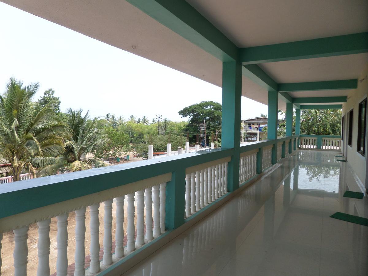 Atithi Farm House Hotell Borlai Exteriör bild