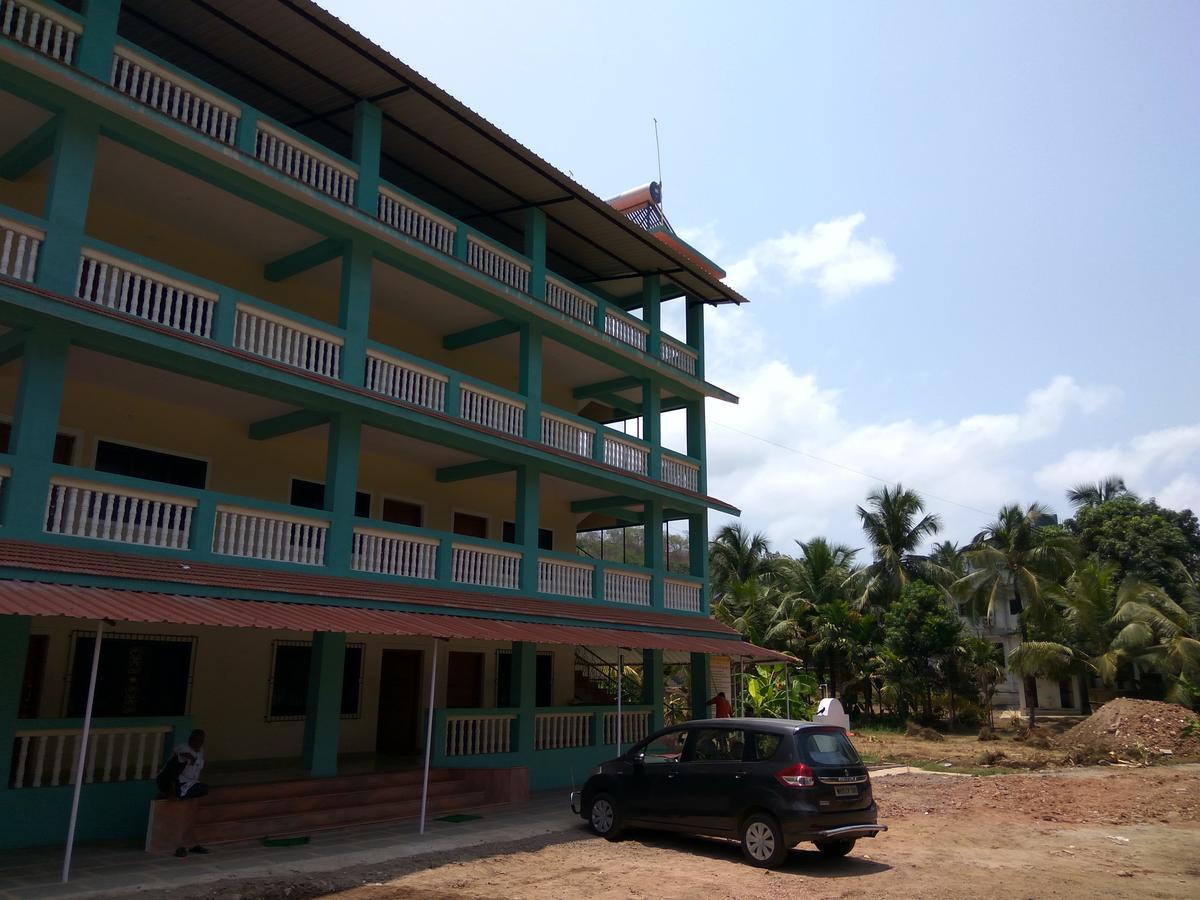 Atithi Farm House Hotell Borlai Exteriör bild