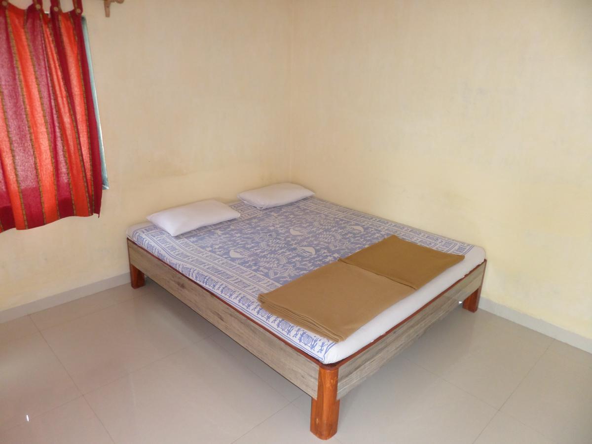 Atithi Farm House Hotell Borlai Exteriör bild